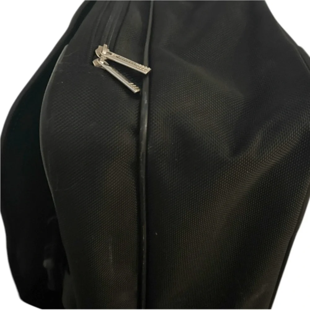Authentic Kenneth Cole designer black laptop computer messenger bag